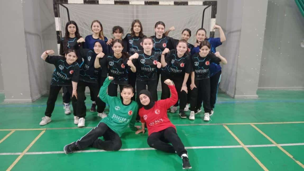 Futsal Takımımız Ali Rıza Bey Ortaokulunu 3-1 Mağlup Ederek İlçe 3.sü Oldu.