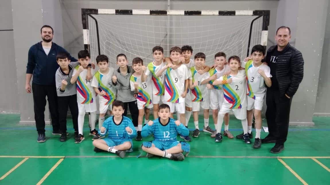 Küçük Erkek Futsal Takımımız  Yiğitler İmam Hatip Ortaokulunu 3-0 mağlup ederek güzel bir başlangıç  yaptı.